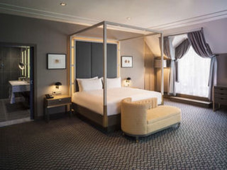 Charming 5 star hotel Card image