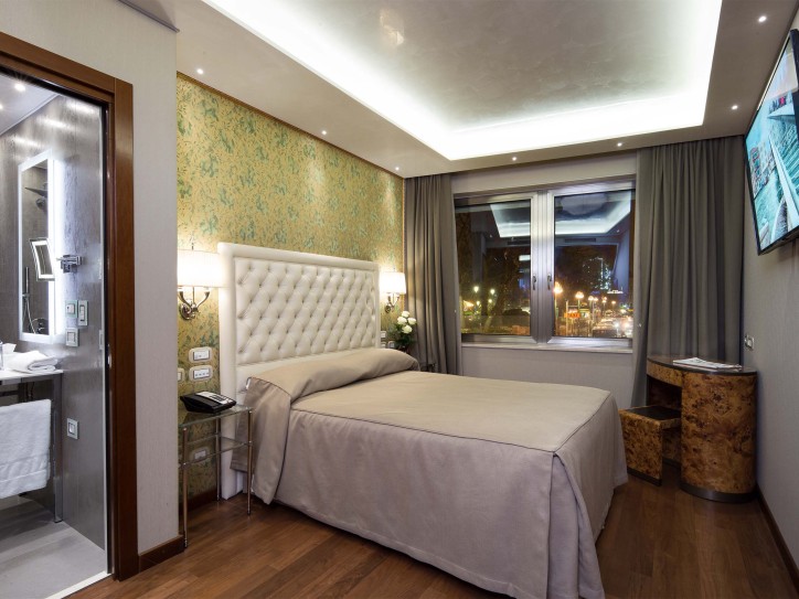 Venetian style hotel Card image
