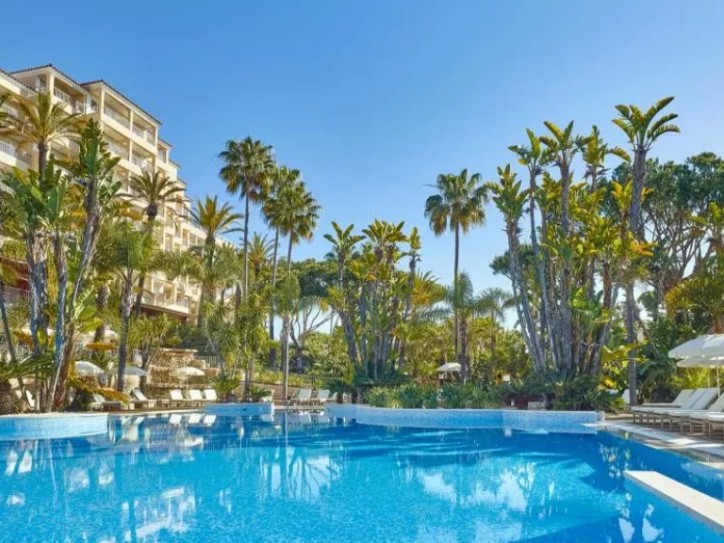 Wheelchair friendly beach hotel Card image