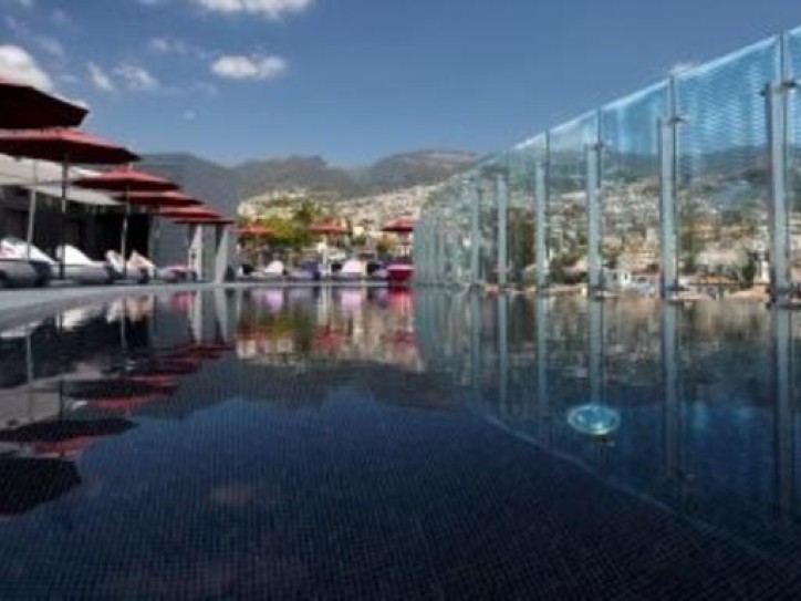Wheelchair friendly beach hotel Card image