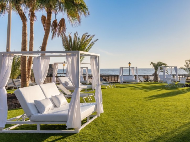Wheelchair-friendly beach hotel Card image