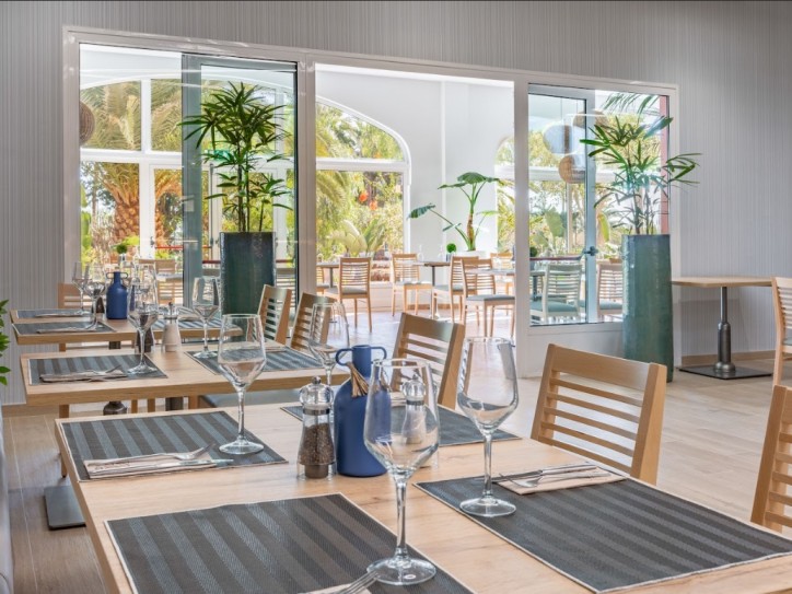 Wheelchair-friendly beach hotel Card image
