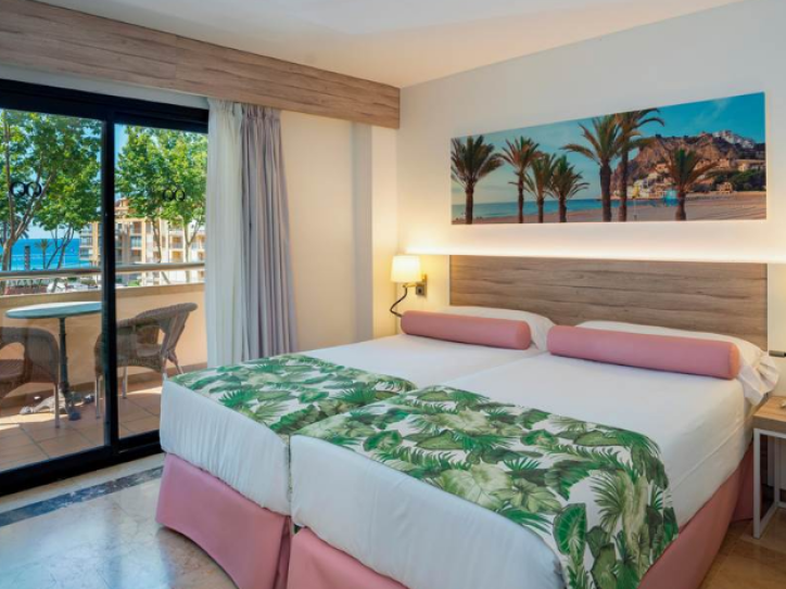 Wheelchair friendly beach hotel Card image