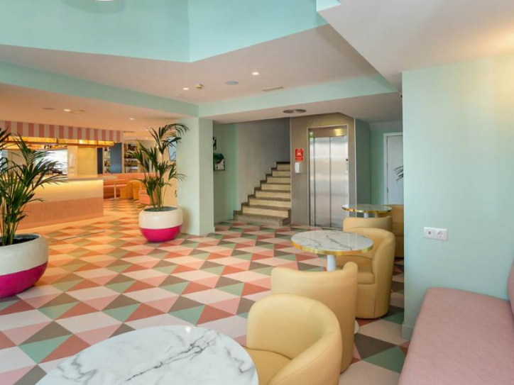Wheelchair friendly beach hotel Card image