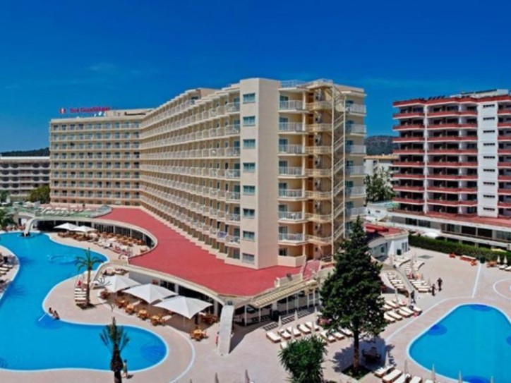 Wheelchair friendly beach hotel Card image