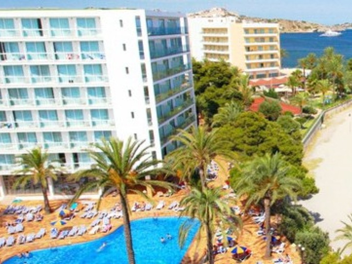 Wheelchair friendly beach hotel Card image