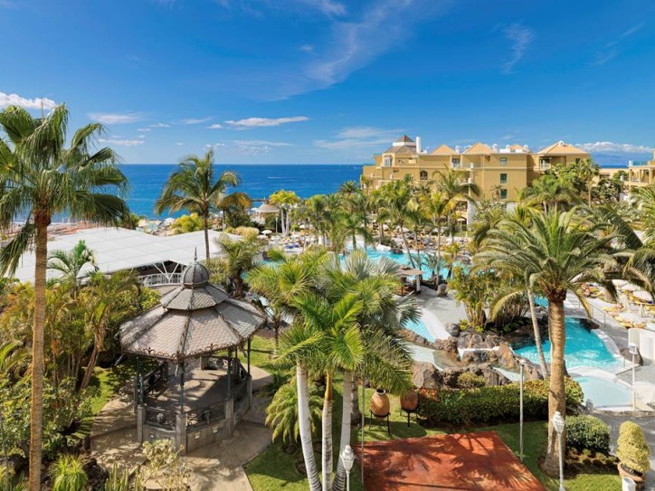 Wheelchair friendly beach hotel Card image