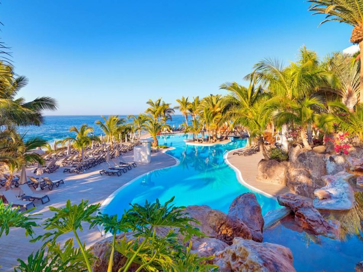 Wheelchair friendly beach hotel Card image