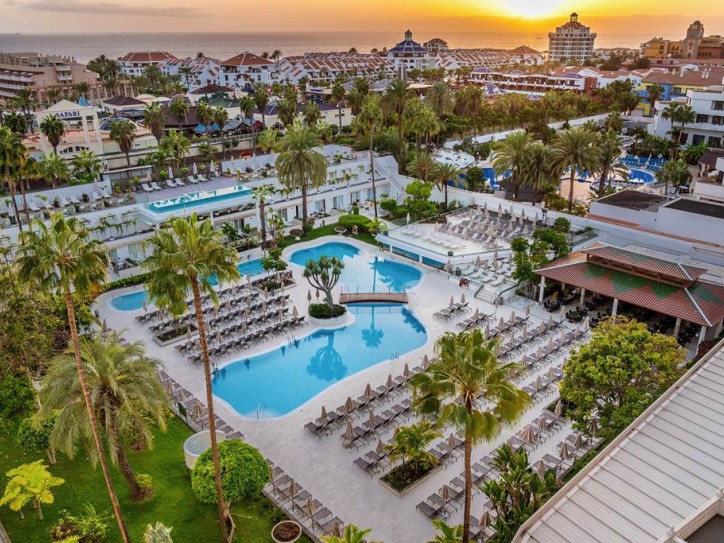 Wheelchair friendly beach hotel Card image