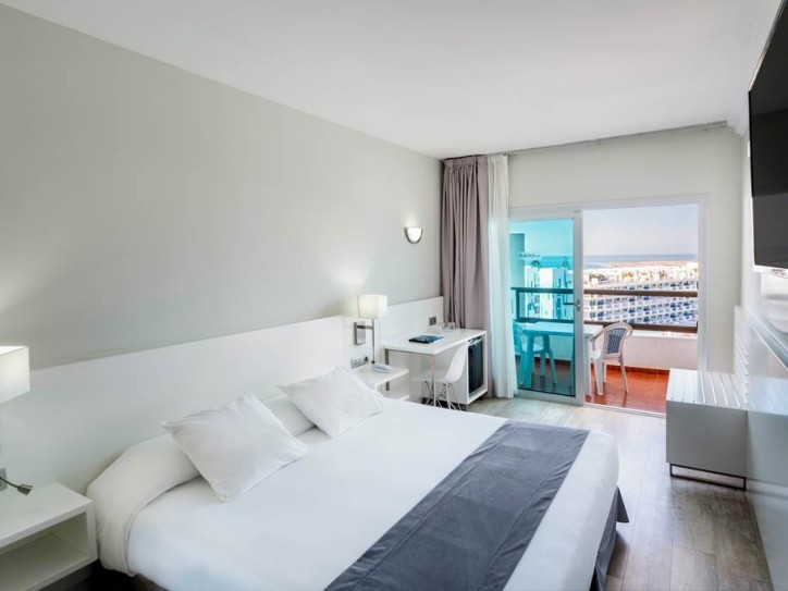 Wheelchair friendly beach hotel Card image