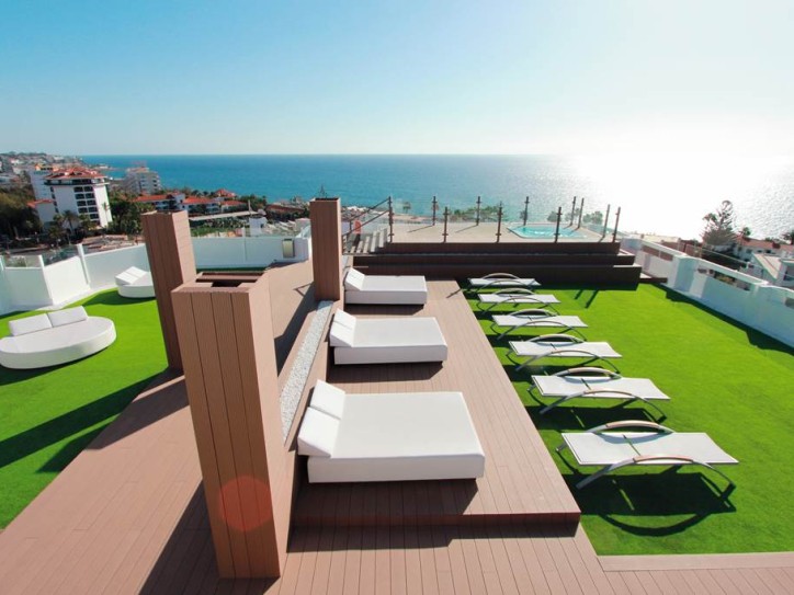 Wheelchair friendly beach hotel Card image