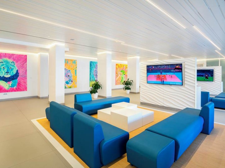 Wheelchair friendly beach hotel Card image