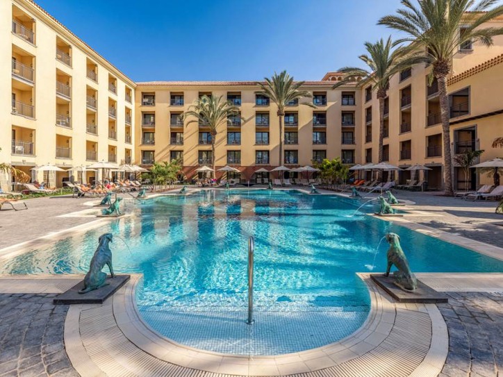 Wheelchair friendly beach hotel Card image