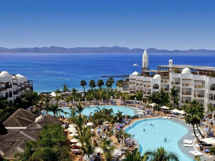 Wheelchair friendly beach hotel Card image