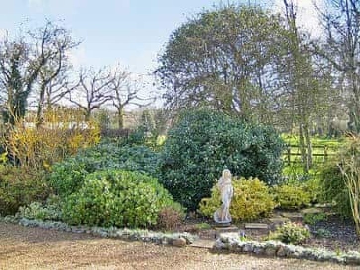 Countryside Cottage, in Lower Gresham Card image