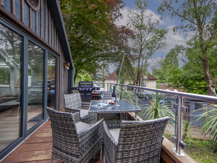 Luxurious detached lodge Card image