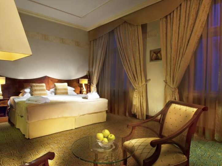 Accessible Luxury Hotel Card image