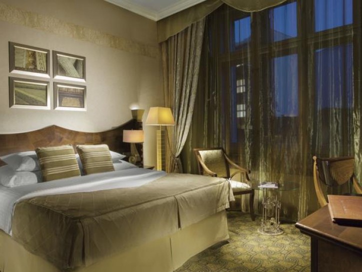 Accessible Luxury Hotel Card image