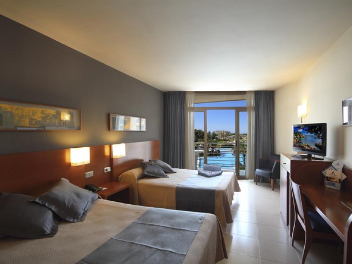 Wheelchair-Friendly Beach Hotel Card image