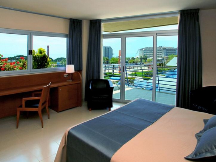 Wheelchair-Friendly Beach Hotel Card image