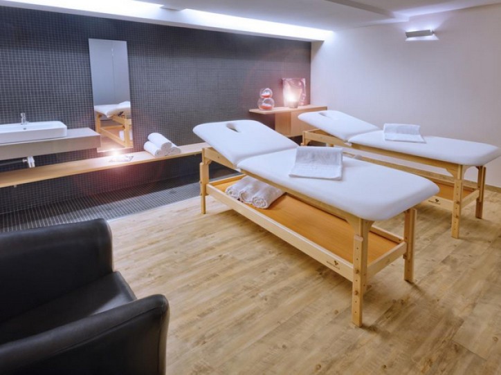 Wheelchair-Friendly Beach Hotel Card image