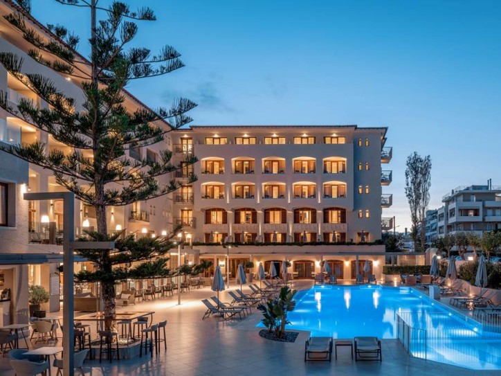 Wheelchair friendly beach hotel Card image