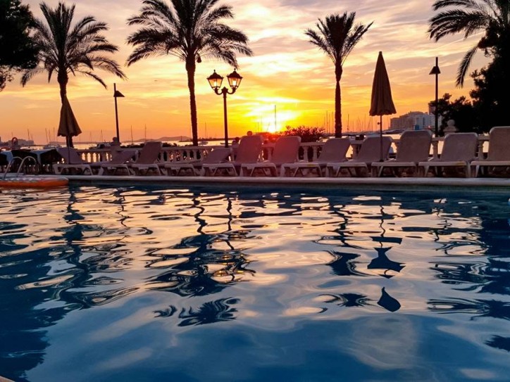 Wheelchair friendly beach hotel Card image