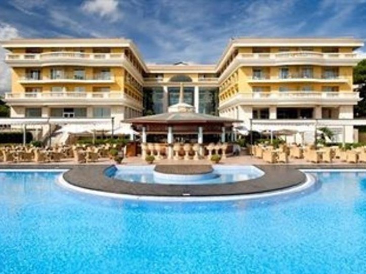 Family friendly Beach Hotel Card image