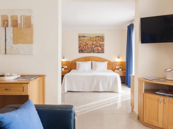 Wheelchair-Friendly Beach Hotel Card image