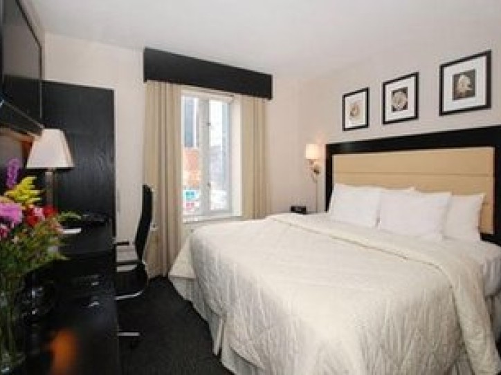 Contemporary City Hotel Card image