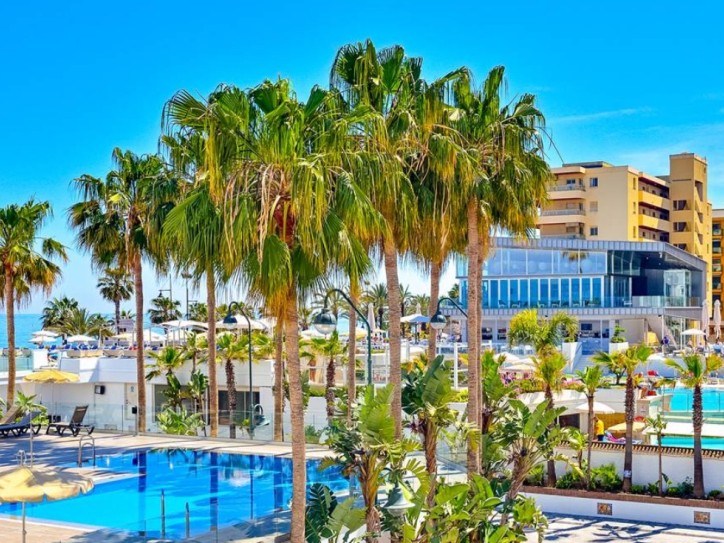 Wheelchair friendly beach hotel Card image