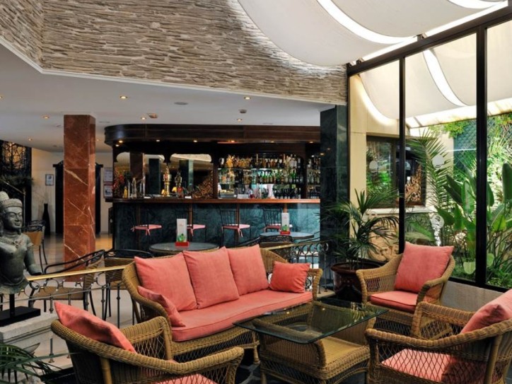 Wheelchair friendly beach hotel Card image