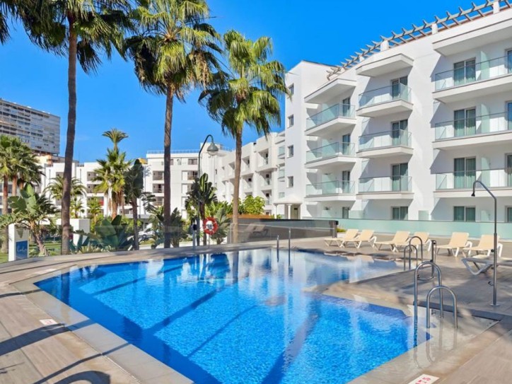Wheelchair friendly beach hotel Card image
