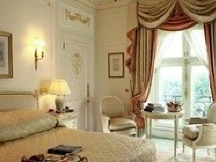 Luxury 5 star hotel Card image