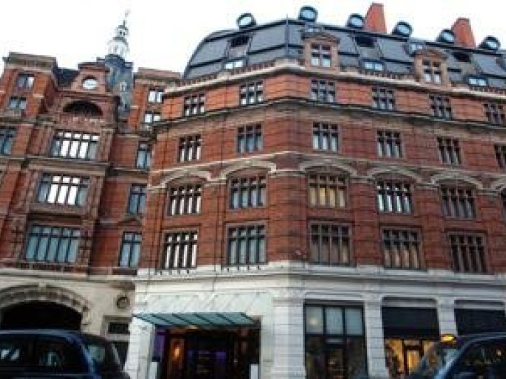 Luxury city break hotel Card image