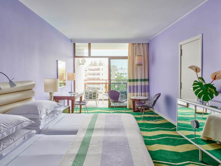Luxury 5 star hotel Card image