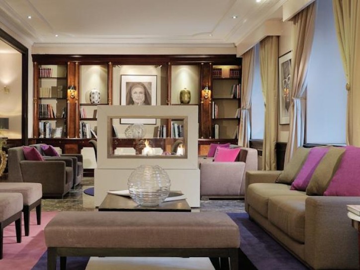 Luxury 5-Star Hotel Card image