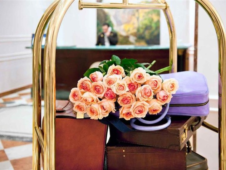 Luxury 5-Star Hotel Card image