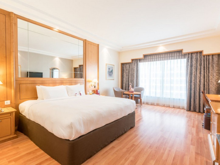 Luxury 5-Star Hotel Card image