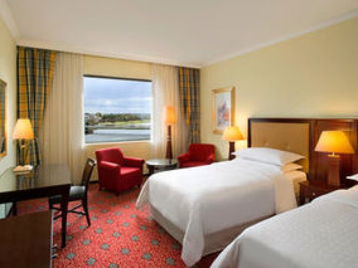 Luxury 5 star hotel Card image