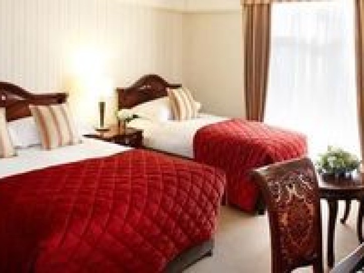 City hotel Card image