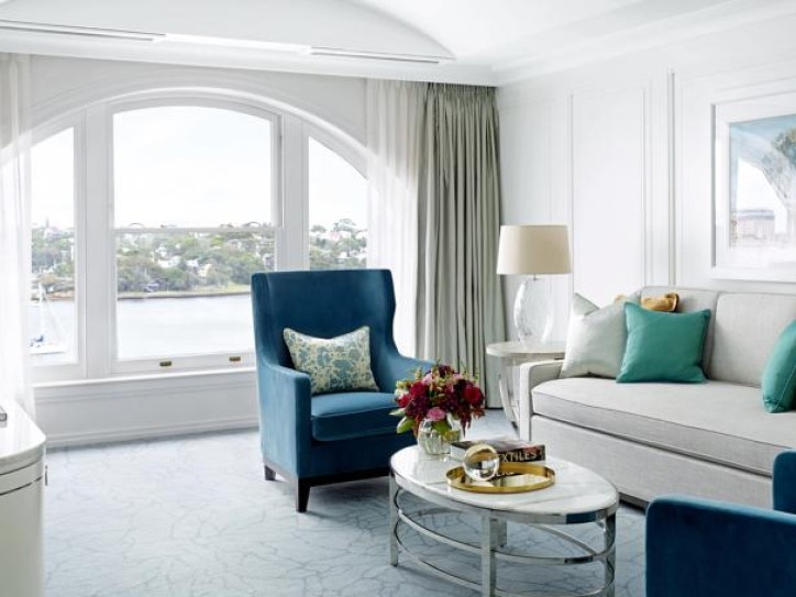 Luxury 5 star hotel Card image