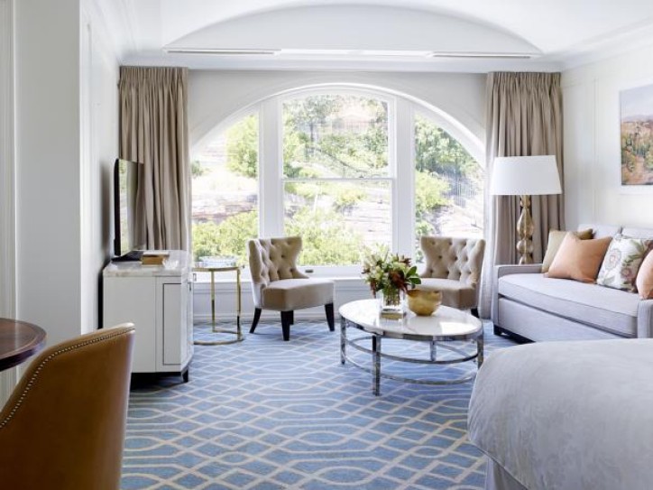 Luxury 5 star hotel Card image