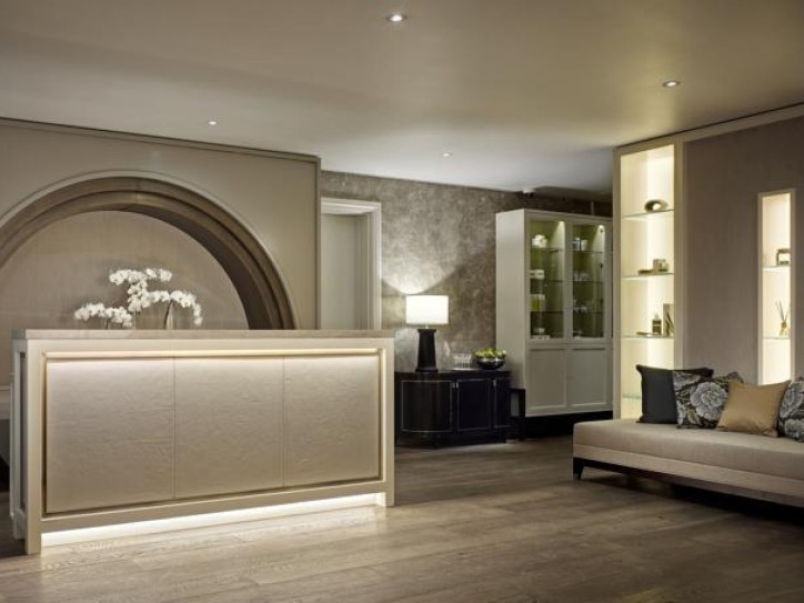 Luxury 5 star hotel Card image
