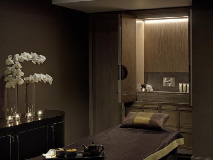 Luxury 5 star hotel Card image