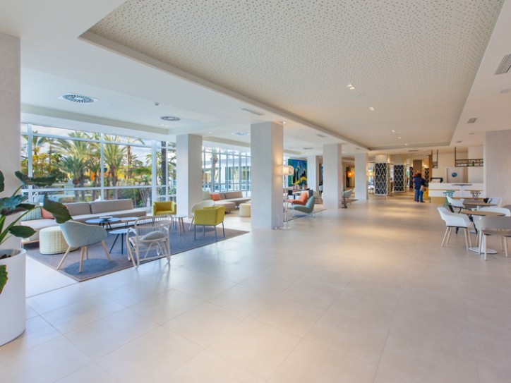 Wheelchair-friendly beach hotel Card image