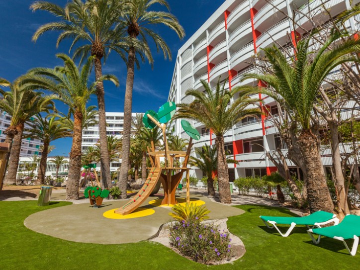 Wheelchair-friendly beach hotel Card image