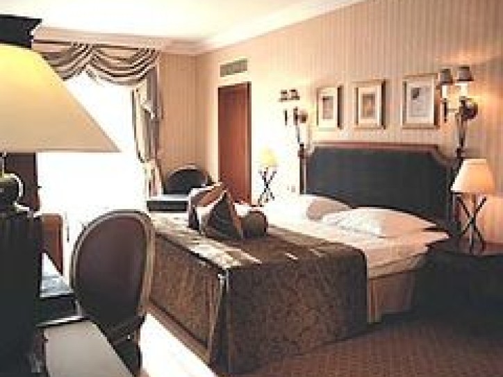 Luxury 5 star hotel Card image