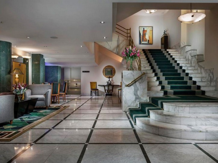 Luxury Hotel Card image