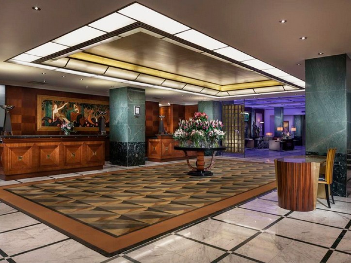 Luxury Hotel Card image